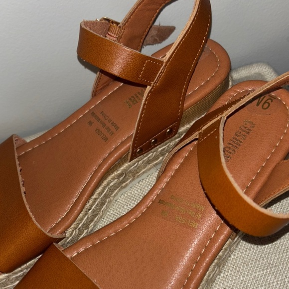 CUSHIONAIRE Women's Melissa Espadrille Platform Wedge Sandal - Picture 2 of 7